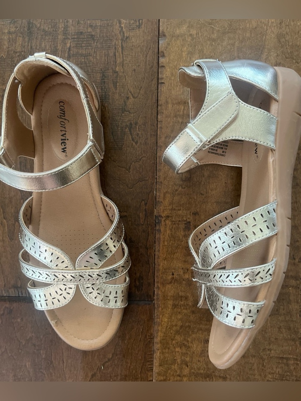 Comfortview Christiana metallic gold faux leather sandals Sz. 8.5